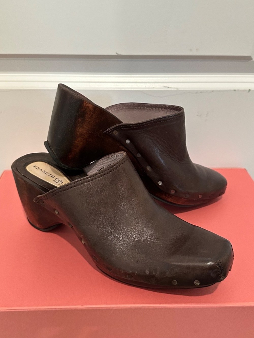 KENNETH COLE Brown Leather 70s Style Wood Heel Clogs Mules 8